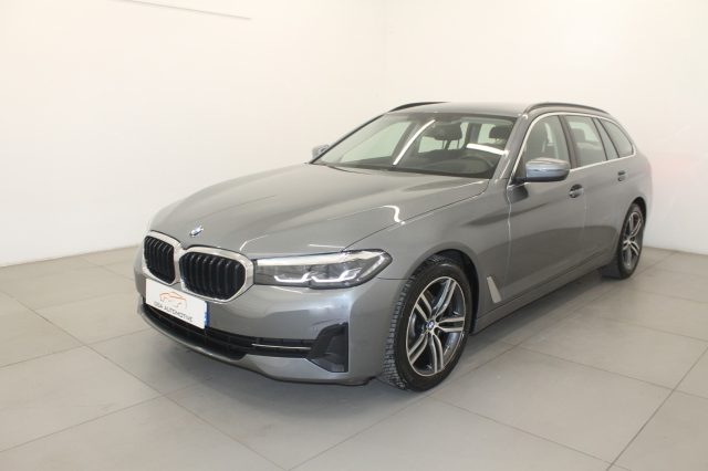 BMW 518 d Touring Luxury Immagine 0