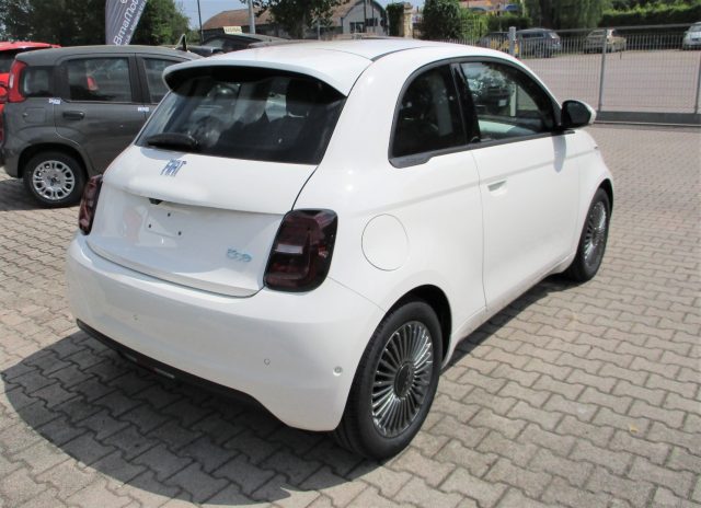 FIAT 500e Icon + Berlina - Camera/Pack Comfort/Navi Immagine 3