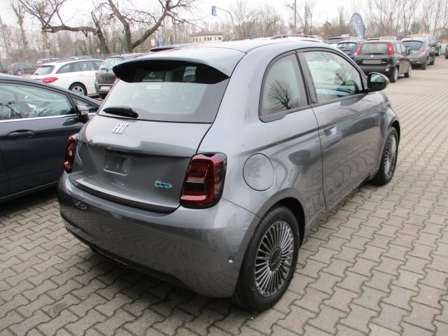 FIAT 500e Icon + Berlina - Camera/Pack Comfort/Navi Immagine 3