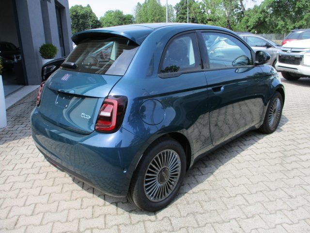 FIAT 500e Icon + Berlina - Camera/Pack Comfort/Navi Immagine 2