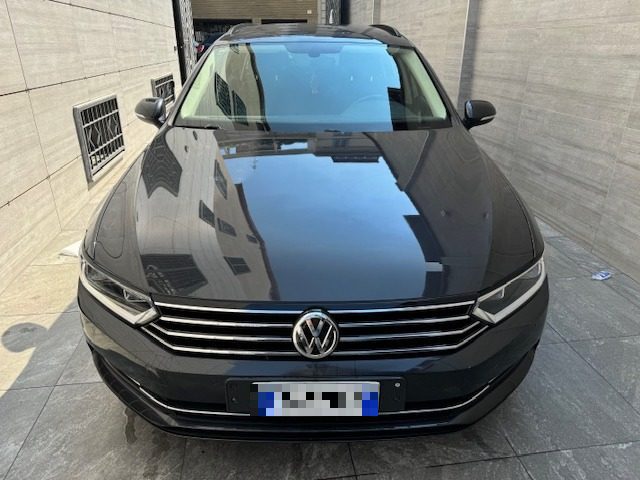 VOLKSWAGEN Passat Variant 1.6 TDI SCR DSG Business BMT Immagine 1