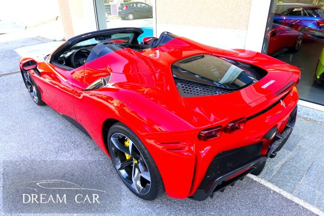 FERRARI SF90 Spider CON PIU' DI ? 100.000 DI OPTIONALS Immagine 2