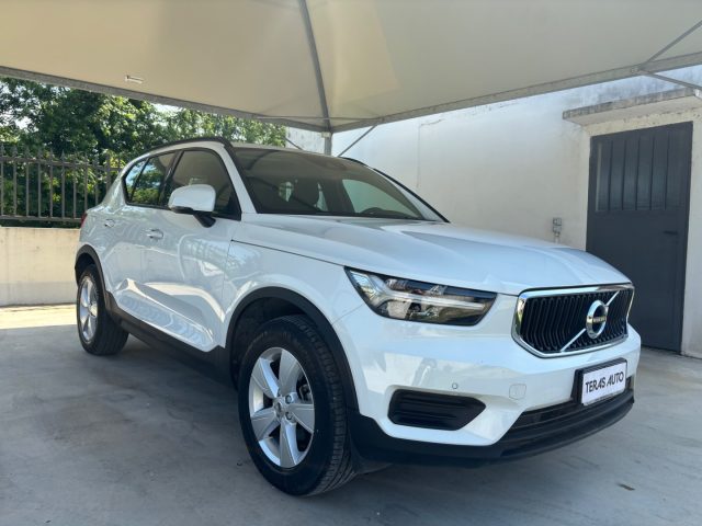 VOLVO XC40 T3 KM REALI E CERTIFICATI FARI LED CAR PLAY Immagine 2