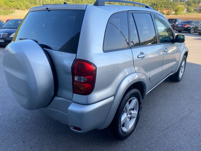 TOYOTA RAV 4 RAV4 2.0 Tdi D-4D cat 5 porte 4X4  4WD Immagine 4