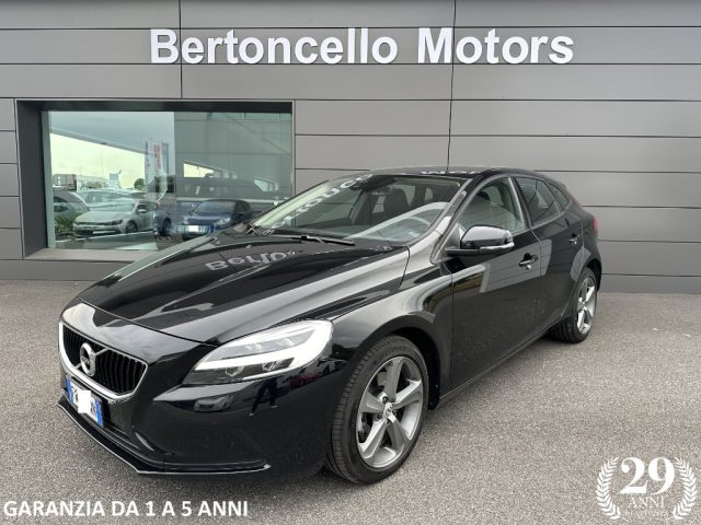 VOLVO V40 T2 2.0 122cv Business Plus BENZINA FULL LED Immagine 0