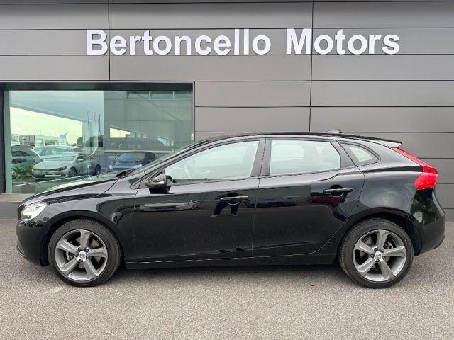 VOLVO V40 T2 2.0 122cv Business Plus BENZINA FULL LED Immagine 2