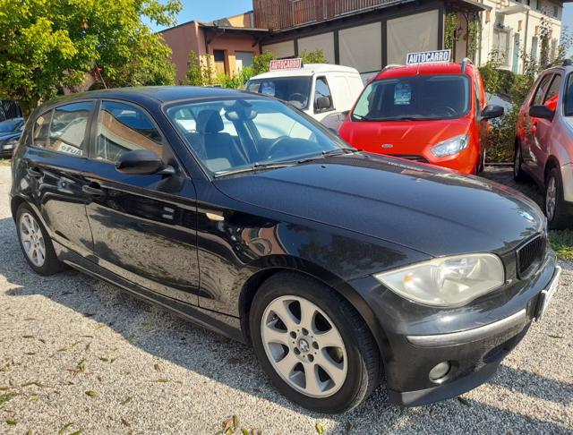 BMW 118 d 5 porte Attiva Immagine 2