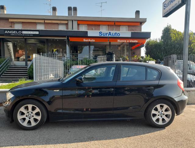 BMW 118 d 5 porte Attiva Immagine 0