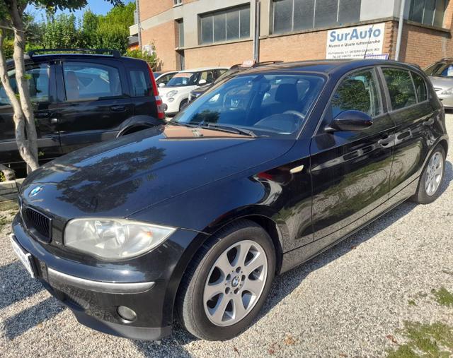 BMW 118 d 5 porte Attiva Immagine 1