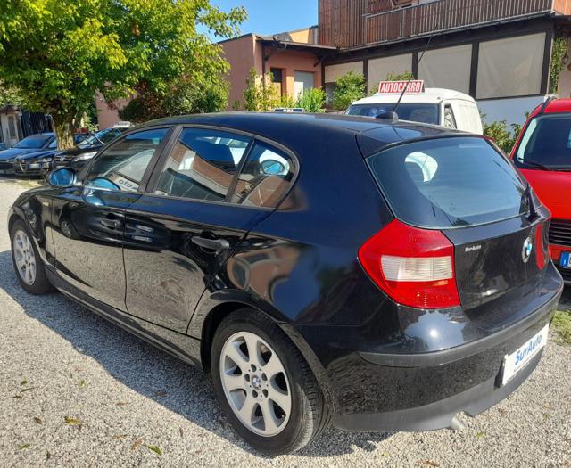 BMW 118 d 5 porte Attiva Immagine 4