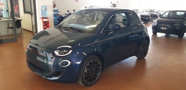 FIAT 500 La Prima 3+1 23,65 kWh Immagine 1