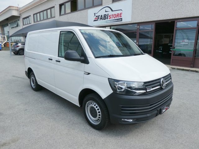 VOLKSWAGEN Transporter Diesel 2018 usata, Cuneo