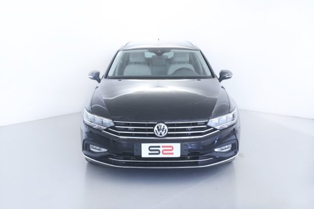 VOLKSWAGEN Passat Variant 2.0 TDI SCR EVO DSG Executive / Digital Cockpit Immagine 2