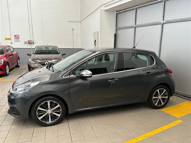 PEUGEOT 208 5 Porte 1.6 BlueHDi 75cv Allure Immagine 3