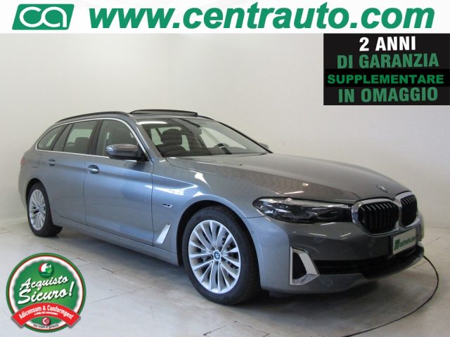 BMW 530 e xDrive Touring Luxury Plug in Hybrid*TETTO APR Immagine 0