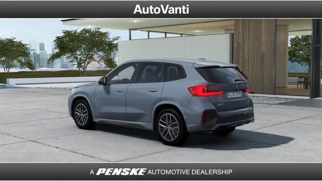 BMW iX1 xDrive 30 Msport Immagine 2