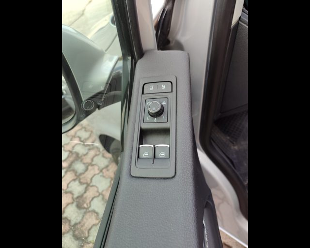 VOLKSWAGEN MULTIVAN 2.0 TDI 150CV DSG HIGHLINE - foto 17