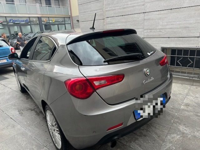 ALFA ROMEO Giulietta 1.4 Turbo MultiAir TCT LEGGERMENTE GRANDINATA Immagine 3