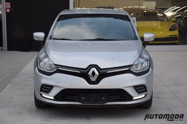 RENAULT Clio 75Cv 12 V Moschino life TCE Immagine 1