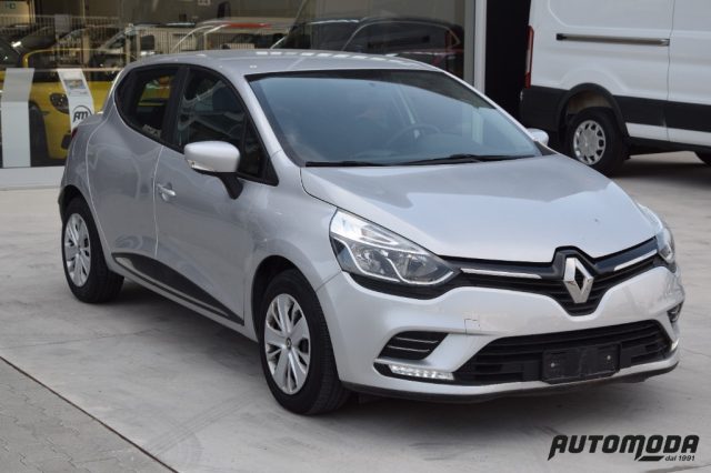 RENAULT Clio 75Cv 12 V Moschino life TCE Immagine 2