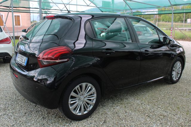 PEUGEOT 208 PureTech 82 5 porte Allure Immagine 1