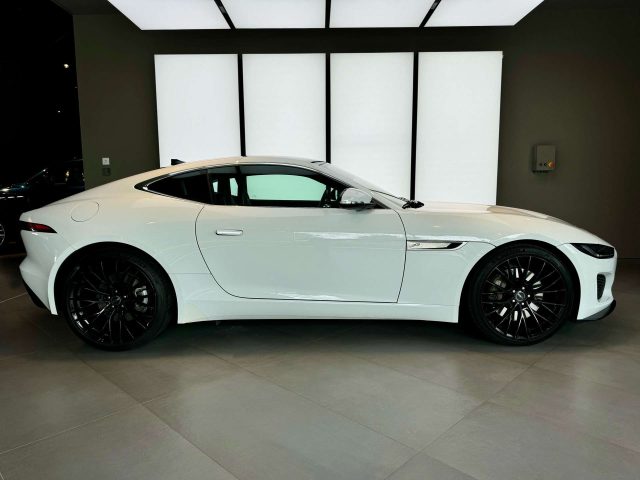 JAGUAR F-Type Coupe 2.0 i4 rwd 300cv , Tetto panorama ,Cerchi 20 Immagine 4