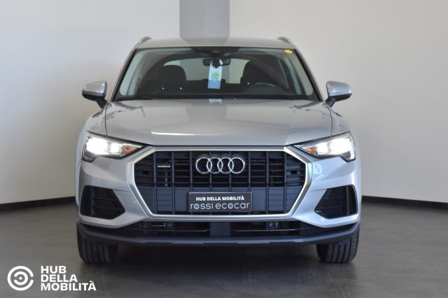 AUDI Q3 40 TDI quattro S tronic Business Immagine 0