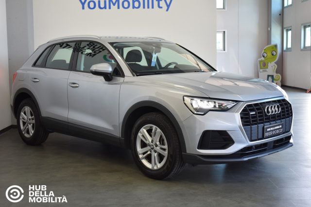 AUDI Q3 40 TDI quattro S tronic Business Immagine 1