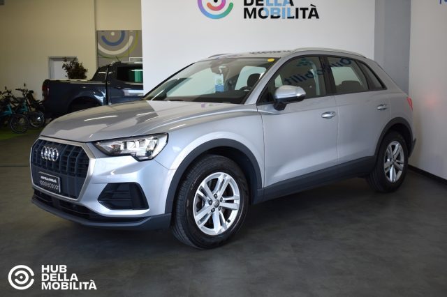 AUDI Q3 40 TDI quattro S tronic Business Immagine 2