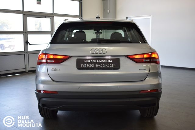 AUDI Q3 40 TDI quattro S tronic Business Immagine 4