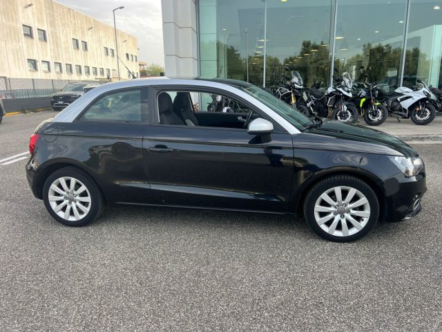 AUDI A1 1.6 TDI Attraction Immagine 1