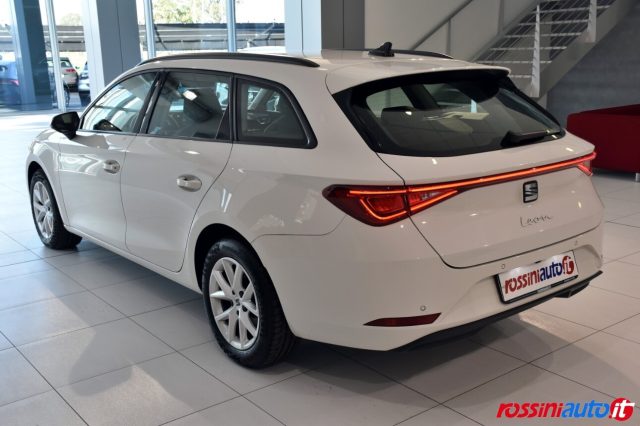 SEAT Leon SPORTSTOURER 2.0 TDI 150 CV DSG BUSINESS + REARVIE Immagine 2