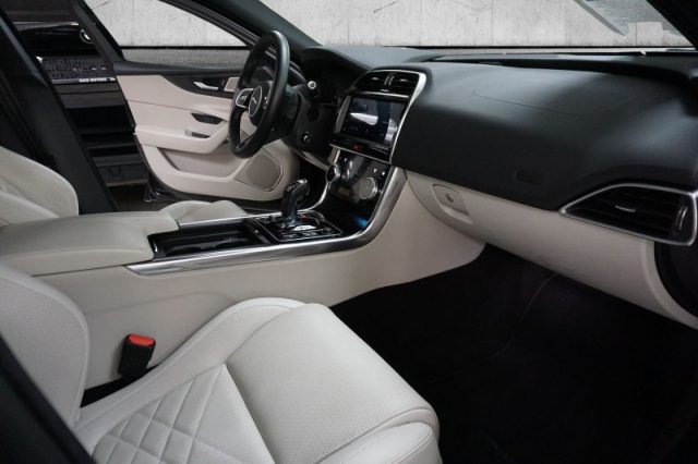 JAGUAR XE 2.0 D 204 CV AUT. R-DYNAMIC HSE - foto 6