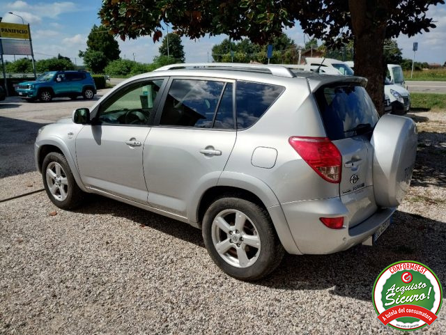 TOYOTA RAV 4 MY23 RAV4 2.2 D-4D 136 CV DPF Luxury Immagine 2