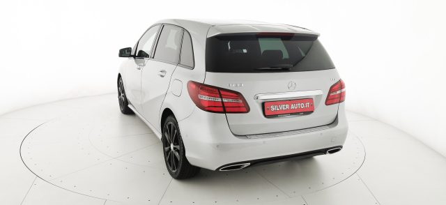 MERCEDES-BENZ B 180 d Sport Immagine 4