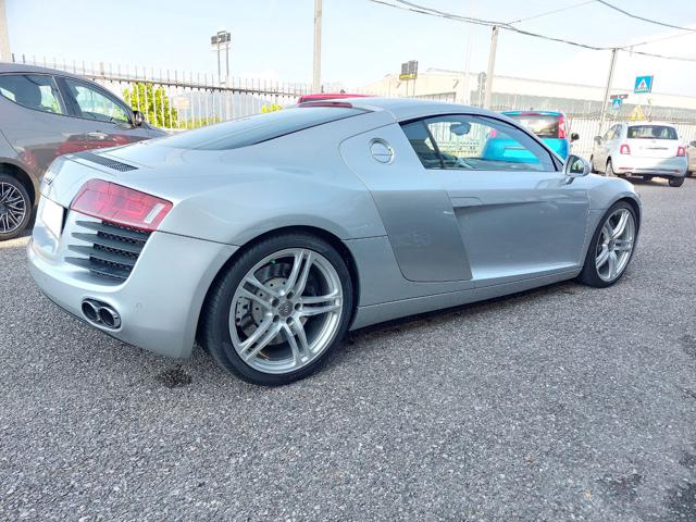 AUDI R8 4.2 V8 FSI quattro R tronic Immagine 2