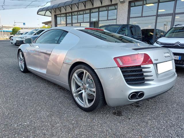 AUDI R8 4.2 V8 FSI quattro R tronic Immagine 1