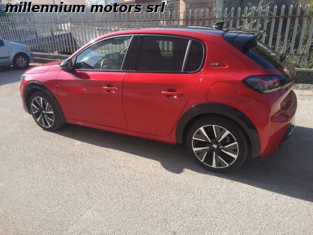 PEUGEOT 208 PureTech 130 Stop&Start EAT8 5 porte GT Immagine 2