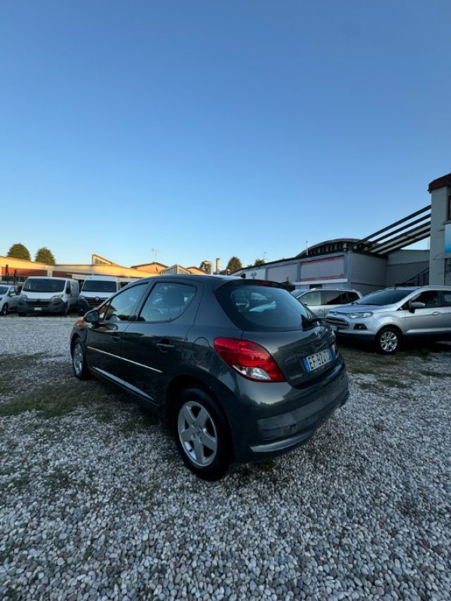 PEUGEOT 207 1.4 8V 75CV 5p. Millesim 200 Immagine 3