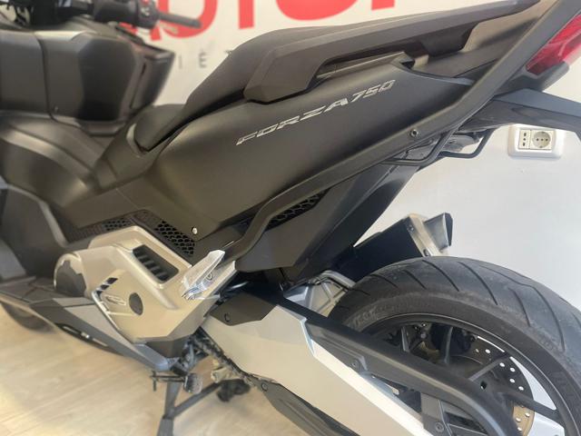 HONDA Forza 750 ABS Immagine 2