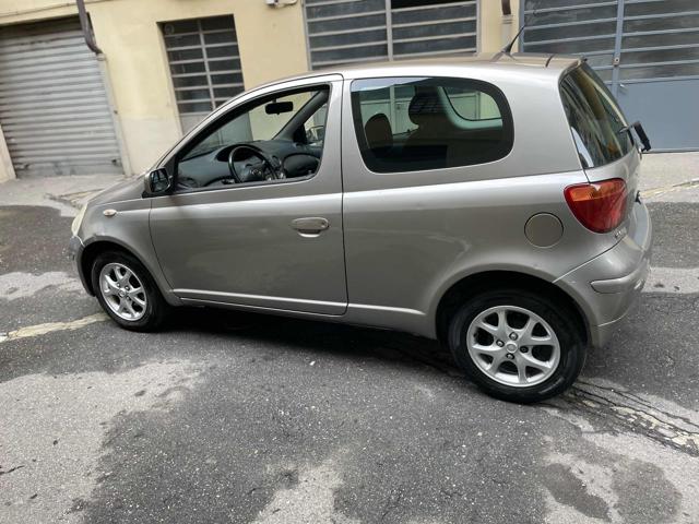 TOYOTA Yaris 1.3i 16V cat 3 porte Sol Immagine 1