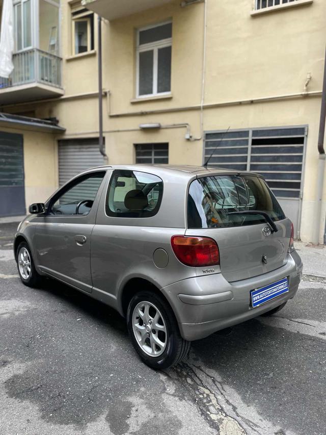 TOYOTA Yaris 1.3i 16V cat 3 porte Sol Immagine 2