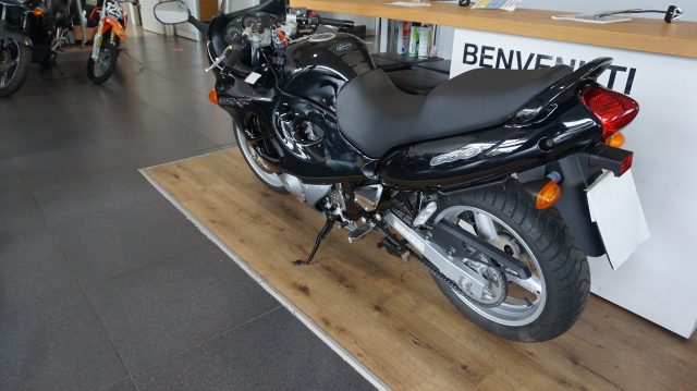 SUZUKI GSX 600 F . Immagine 2