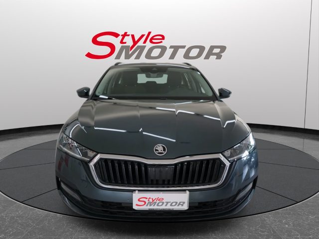 SKODA Octavia SW 2.0 Tdi Evo Executive Immagine 0