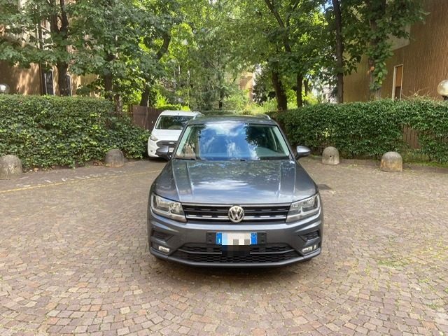 VOLKSWAGEN Tiguan 2.0 TDI SCR DSG Business BlueMotion Technology Immagine 0