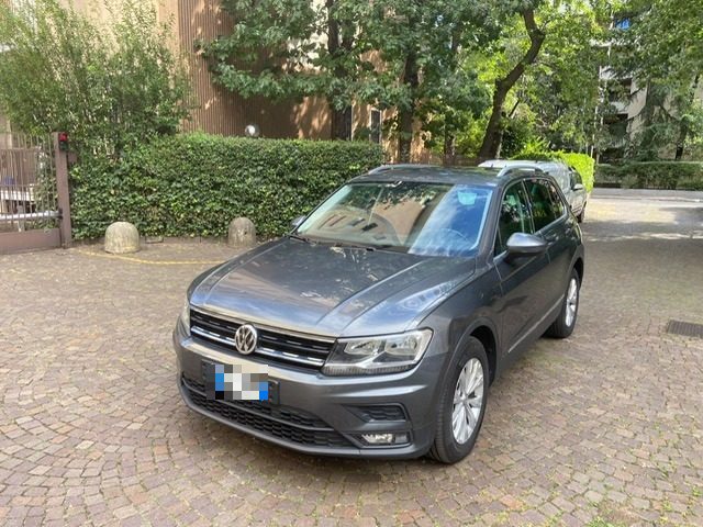 VOLKSWAGEN Tiguan 2.0 TDI SCR DSG Business BlueMotion Technology Immagine 1