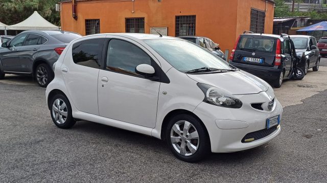 TOYOTA Aygo 1.0 VVT-i 69 CV 5 porte cool Immagine 1