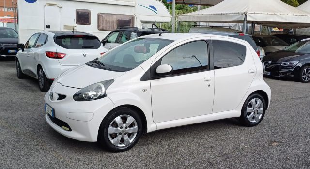 TOYOTA Aygo 1.0 VVT-i 69 CV 5 porte cool Immagine 2