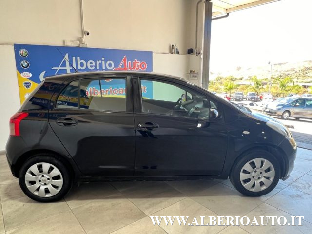 TOYOTA Yaris 1.3 5 porte Immagine 3