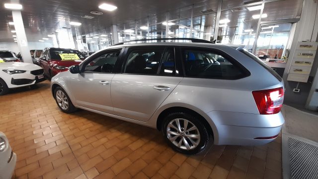 SKODA Octavia 1.6 TDI SCR DSG Wagon Executive NAVI Immagine 3